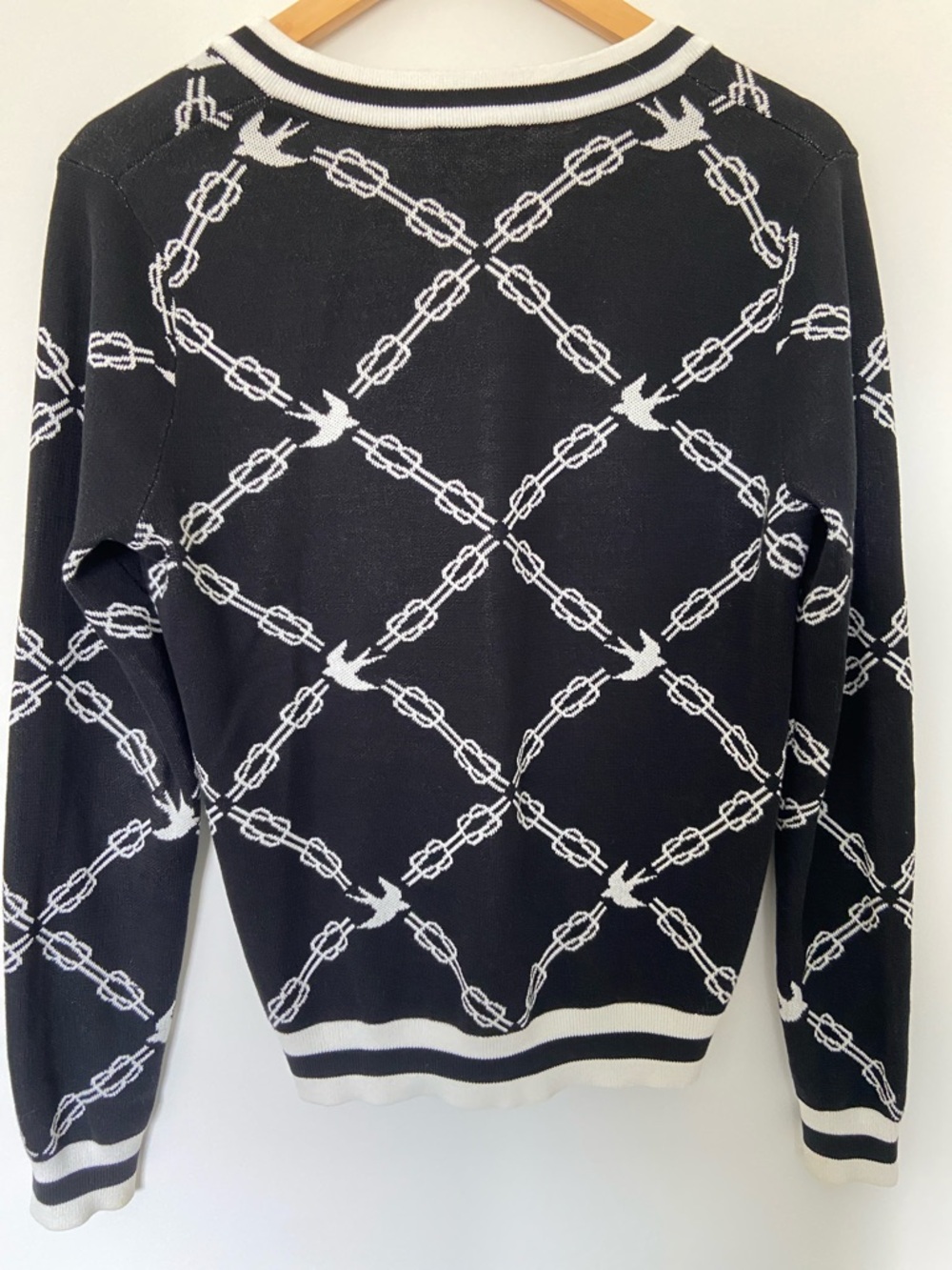 Tilley Women’s  Black & White V-Neck Chain Pattern Sweater-S - Picture 3 of 4